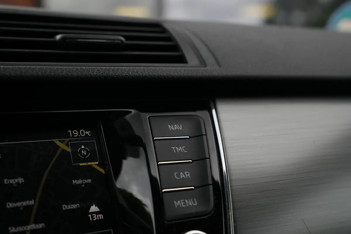 1.0 TSI Business Edition Carplay DAB+ Cruise Clima Navi 16''LM