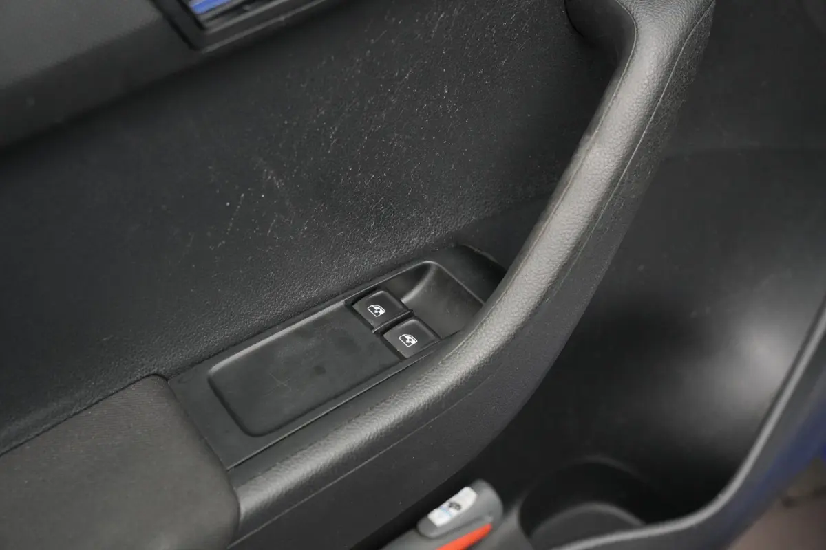 1.0 TSI Business Edition Carplay DAB+ Cruise Clima Navi 16''LM