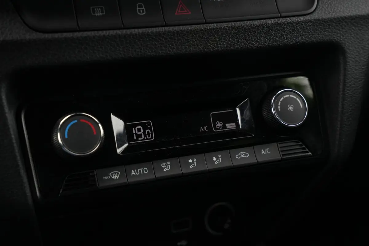 1.0 TSI Business Edition Carplay DAB+ Cruise Clima Navi 16''LM