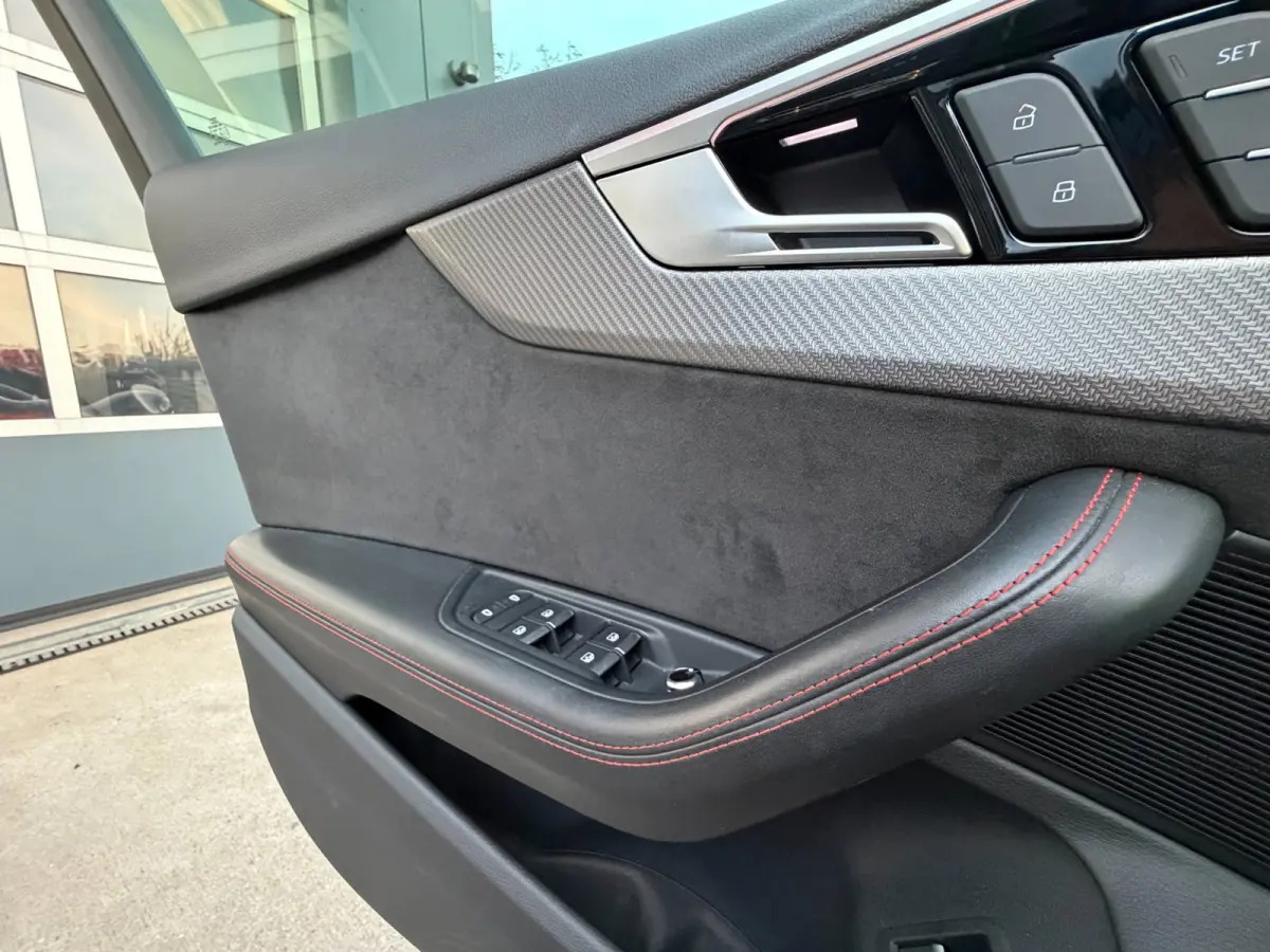 2.9 TFSI RS 4 quattro / Pano / Keramisch / ABT / Top View / Head-Up / Milltek
