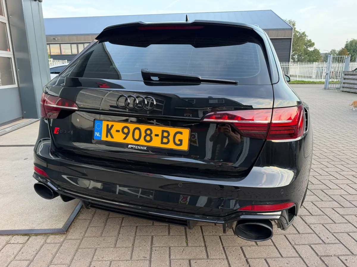 2.9 TFSI RS 4 quattro / Pano / Keramisch / ABT / Top View / Head-Up / Milltek
