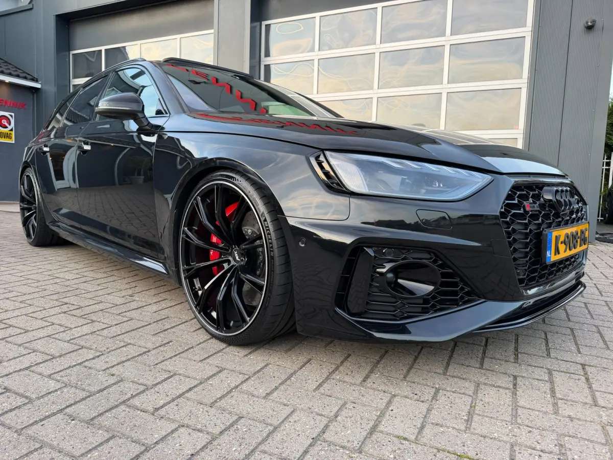 2.9 TFSI RS 4 quattro / Pano / Keramisch / ABT / Top View / Head-Up / Milltek