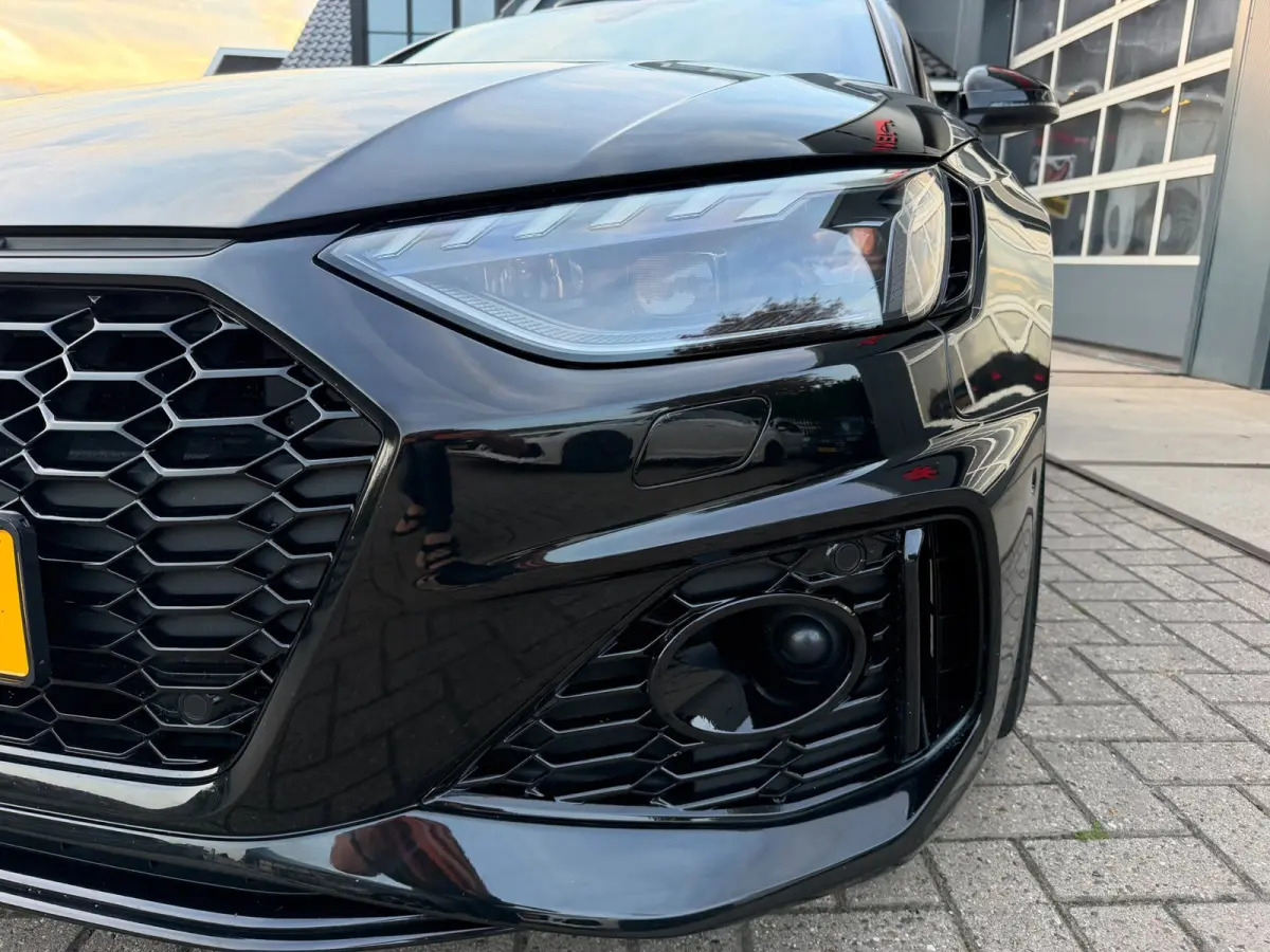 2.9 TFSI RS 4 quattro / Pano / Keramisch / ABT / Top View / Head-Up / Milltek