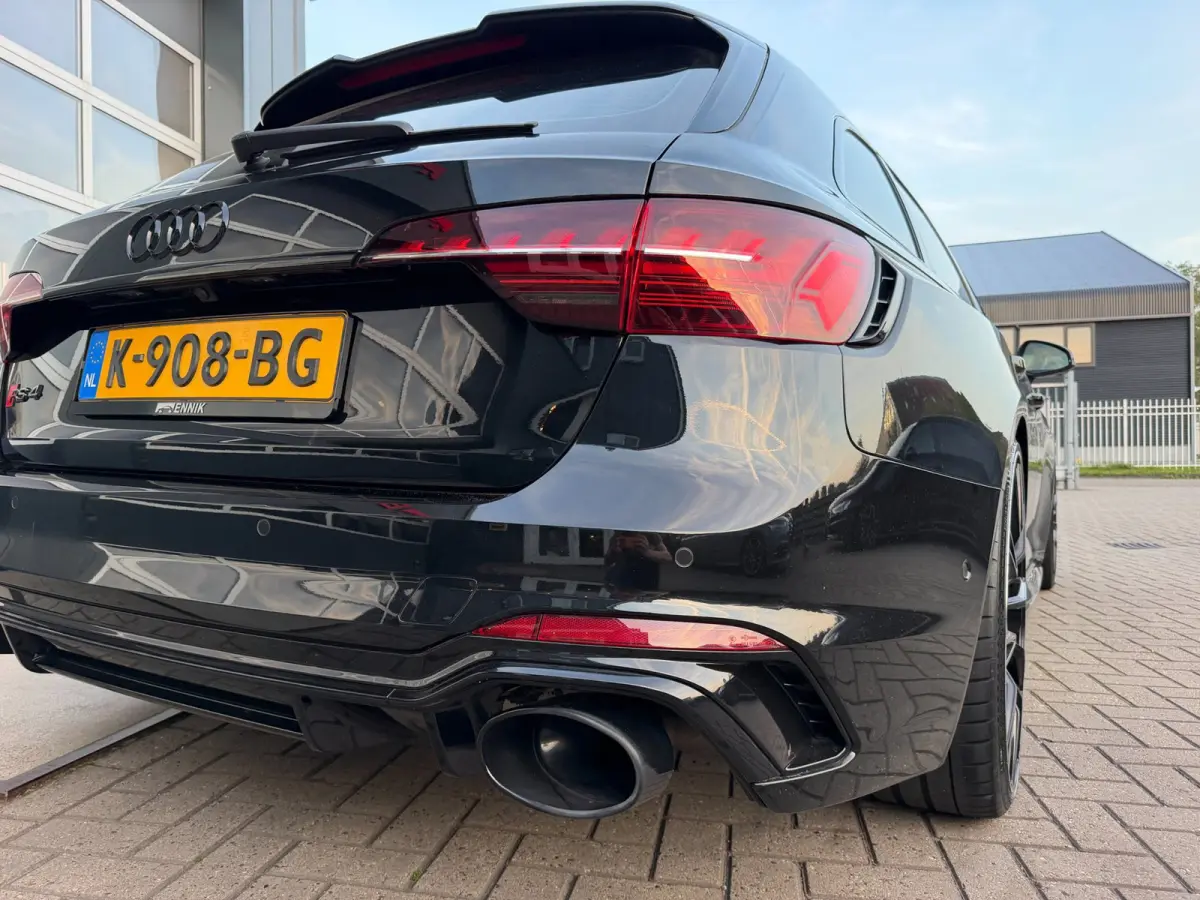 2.9 TFSI RS 4 quattro / Pano / Keramisch / ABT / Top View / Head-Up / Milltek