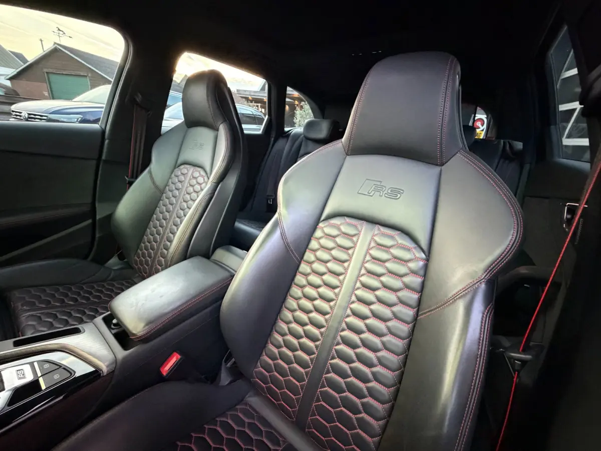 2.9 TFSI RS 4 quattro / Pano / Keramisch / ABT / Top View / Head-Up / Milltek