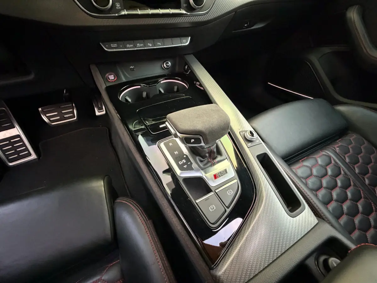 2.9 TFSI RS 4 quattro / Pano / Keramisch / ABT / Top View / Head-Up / Milltek