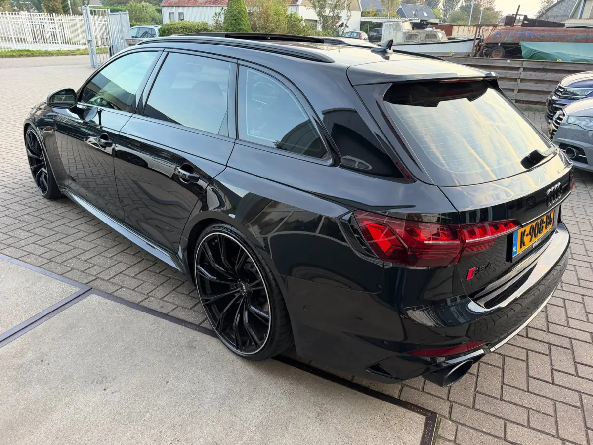 2.9 TFSI RS 4 quattro / Pano / Keramisch / ABT / Top View / Head-Up / Milltek