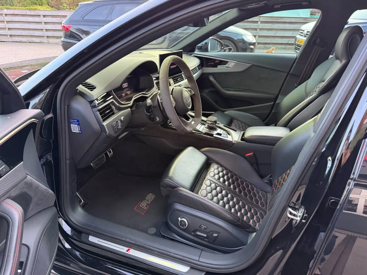 2.9 TFSI RS 4 quattro / Pano / Keramisch / ABT / Top View / Head-Up / Milltek