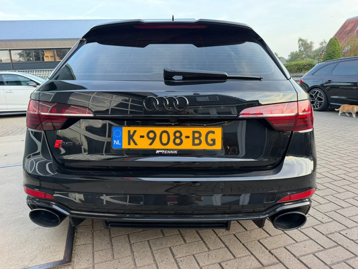 2.9 TFSI RS 4 quattro / Pano / Keramisch / ABT / Top View / Head-Up / Milltek