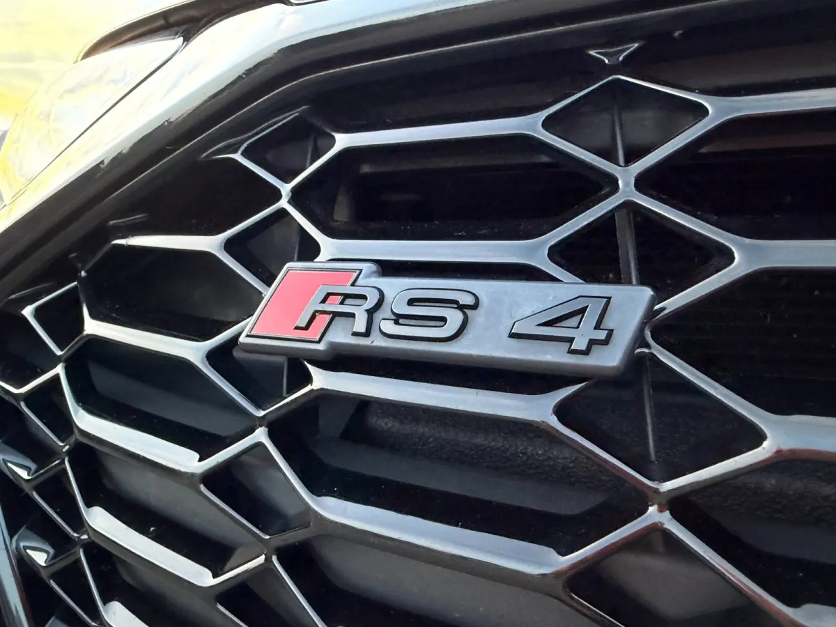 2.9 TFSI RS 4 quattro / Pano / Keramisch / ABT / Top View / Head-Up / Milltek