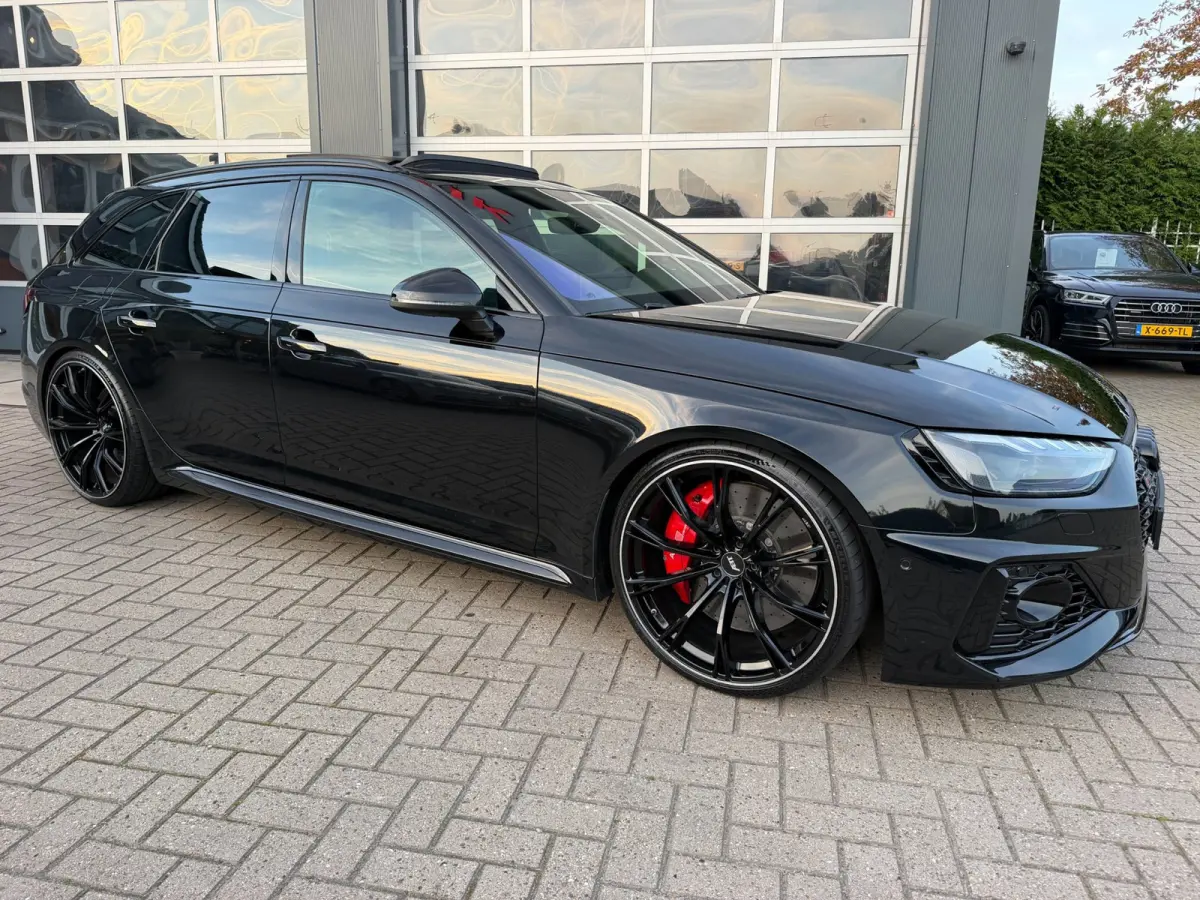 2.9 TFSI RS 4 quattro / Pano / Keramisch / ABT / Top View / Head-Up / Milltek