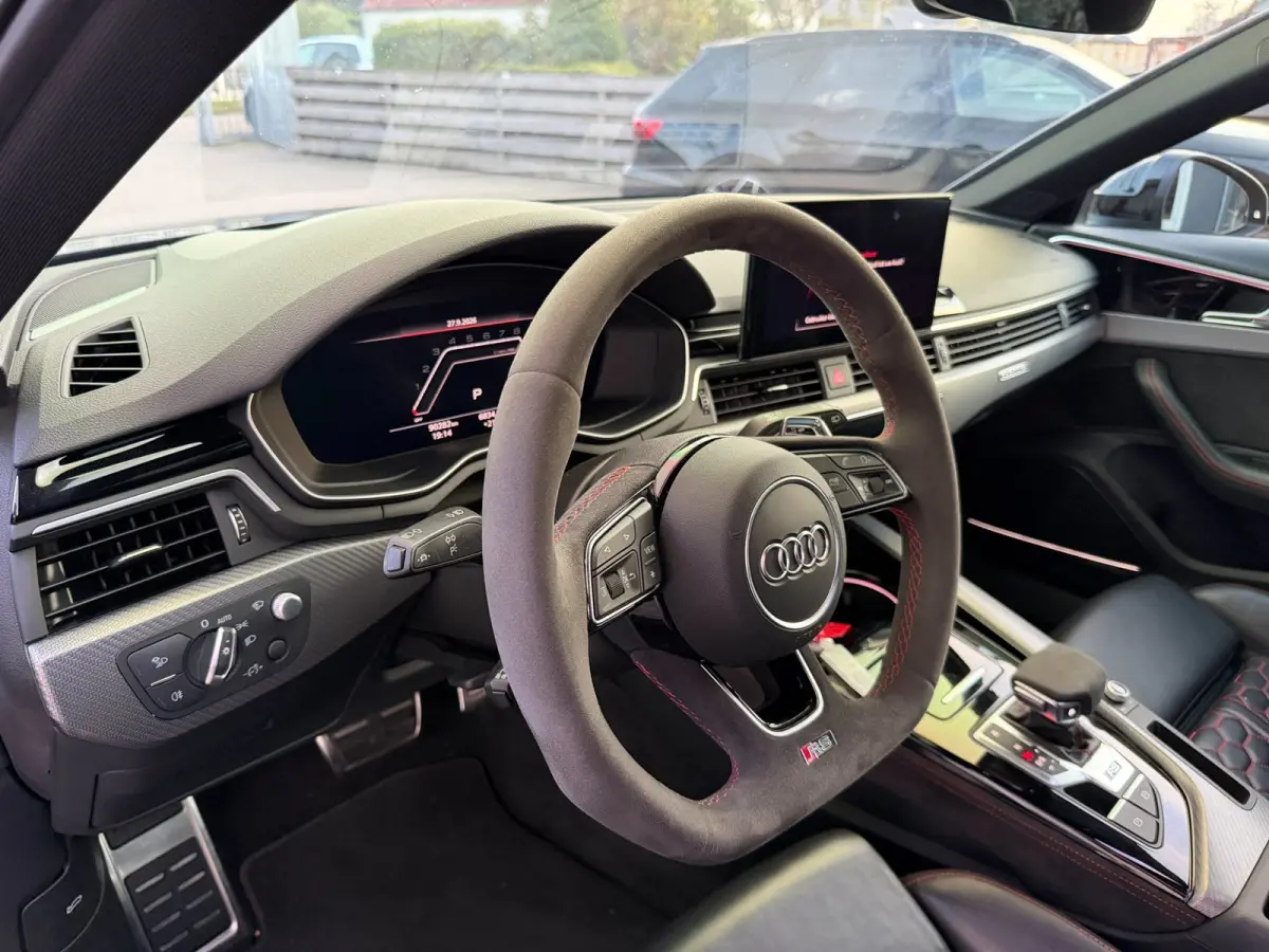 2.9 TFSI RS 4 quattro / Pano / Keramisch / ABT / Top View / Head-Up / Milltek