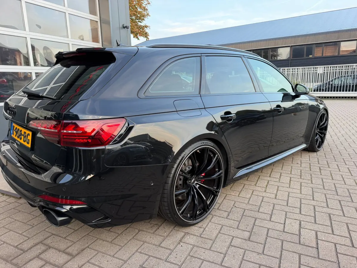 2.9 TFSI RS 4 quattro / Pano / Keramisch / ABT / Top View / Head-Up / Milltek
