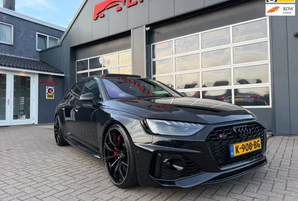 2.9 TFSI RS 4 quattro / Pano / Keramisch / ABT / Top View / Head-Up / Milltek