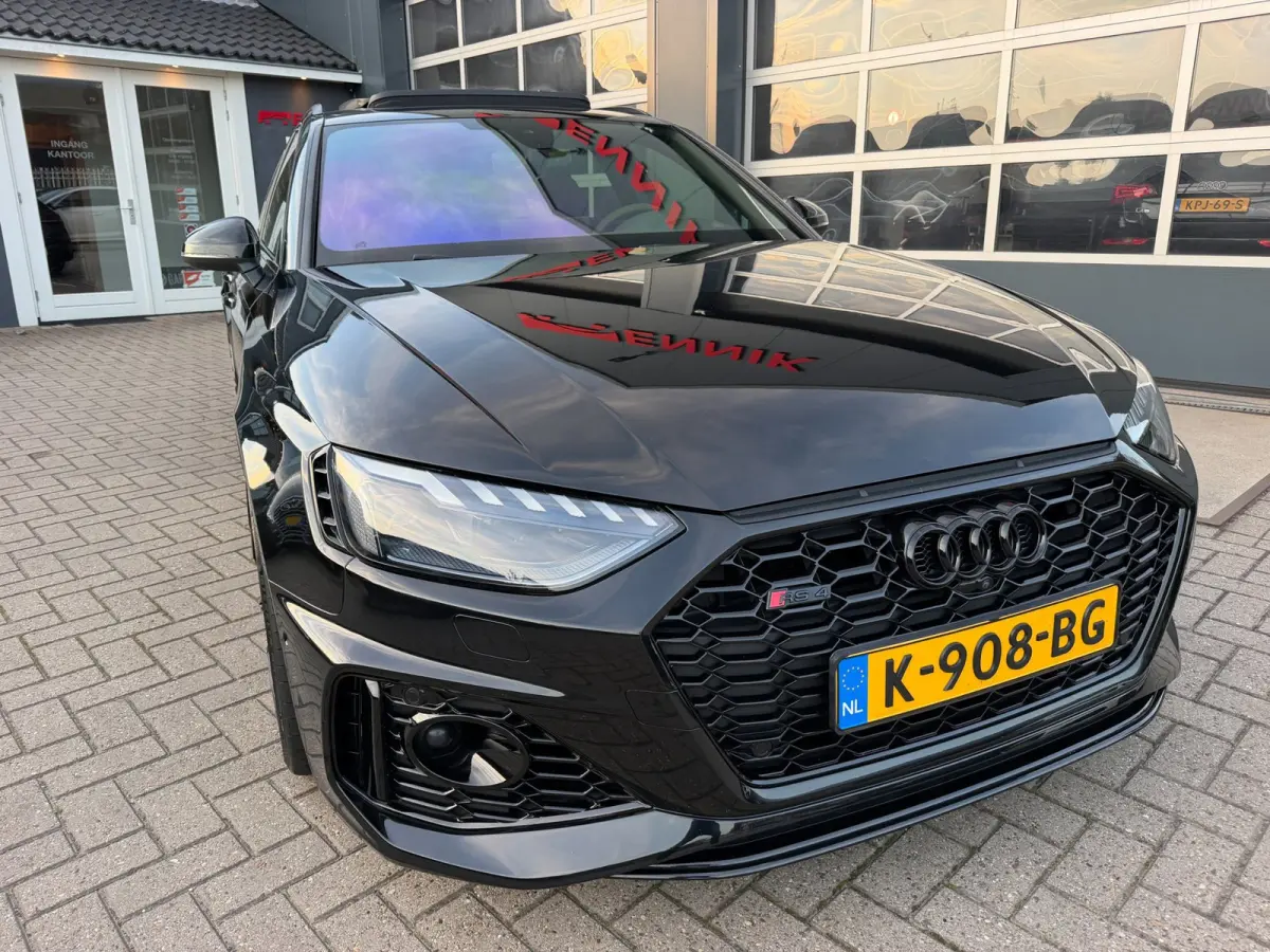 2.9 TFSI RS 4 quattro / Pano / Keramisch / ABT / Top View / Head-Up / Milltek