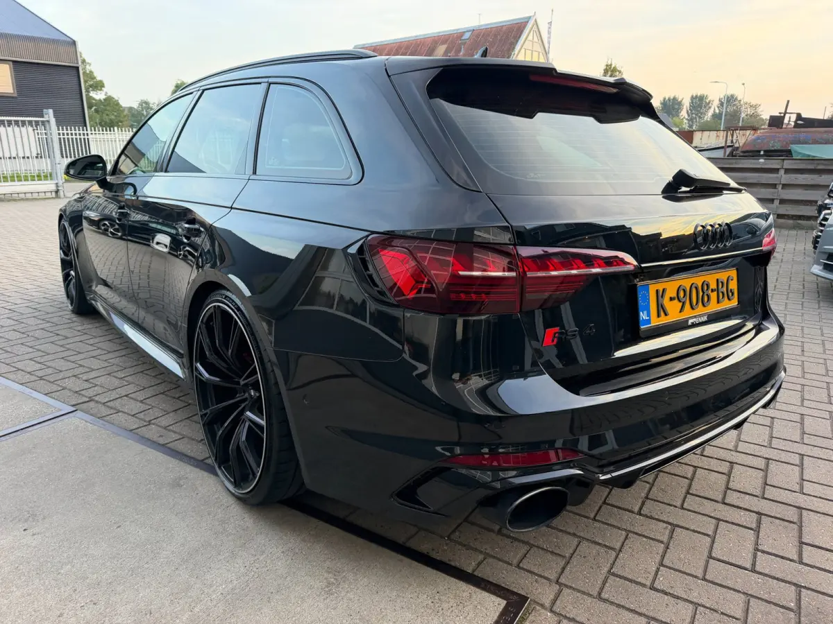 2.9 TFSI RS 4 quattro / Pano / Keramisch / ABT / Top View / Head-Up / Milltek