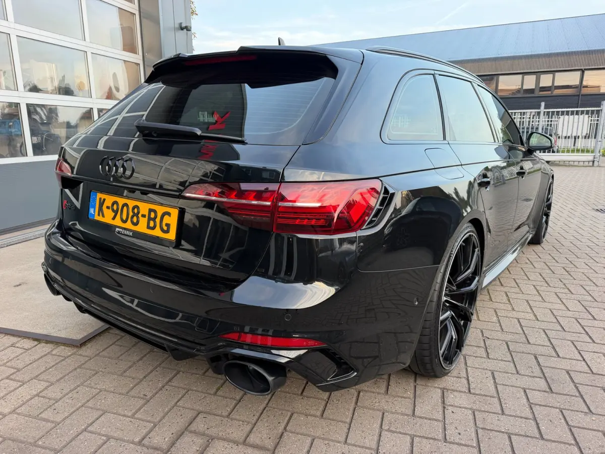 2.9 TFSI RS 4 quattro / Pano / Keramisch / ABT / Top View / Head-Up / Milltek