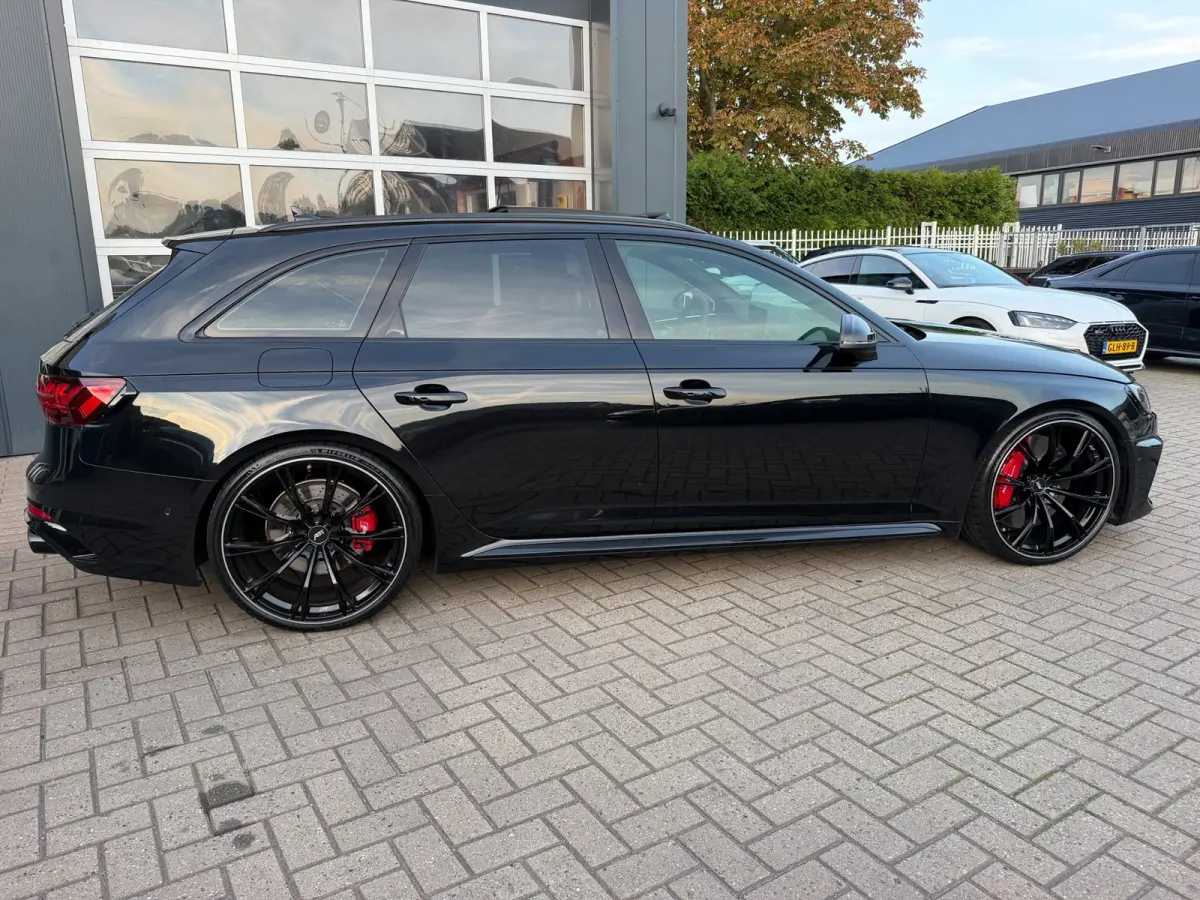 2.9 TFSI RS 4 quattro / Pano / Keramisch / ABT / Top View / Head-Up / Milltek