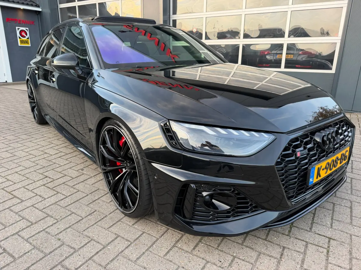 2.9 TFSI RS 4 quattro / Pano / Keramisch / ABT / Top View / Head-Up / Milltek