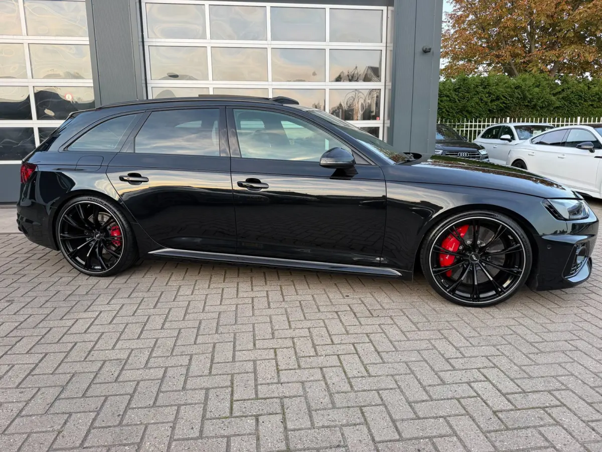 2.9 TFSI RS 4 quattro / Pano / Keramisch / ABT / Top View / Head-Up / Milltek