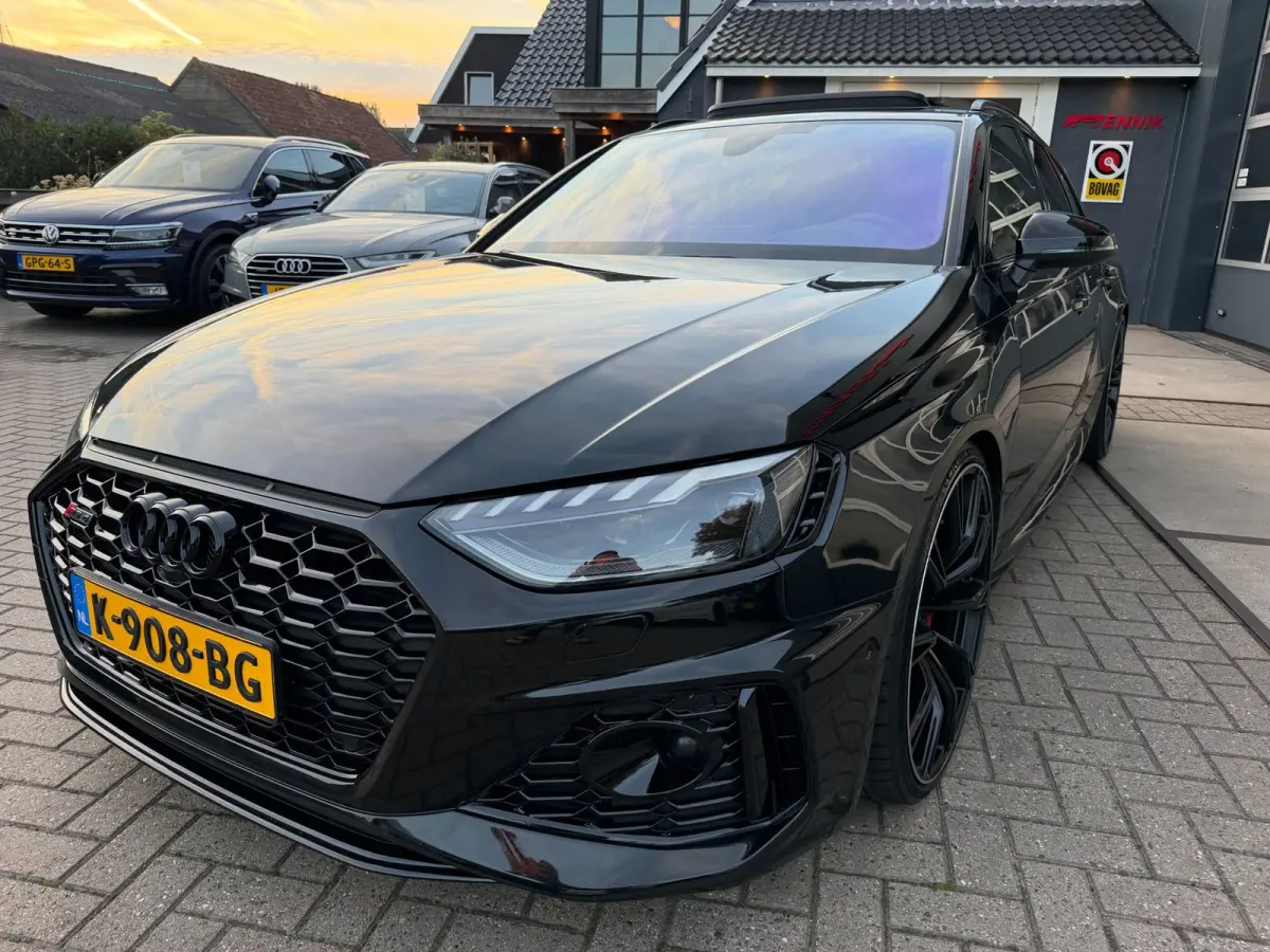 2.9 TFSI RS 4 quattro / Pano / Keramisch / ABT / Top View / Head-Up / Milltek
