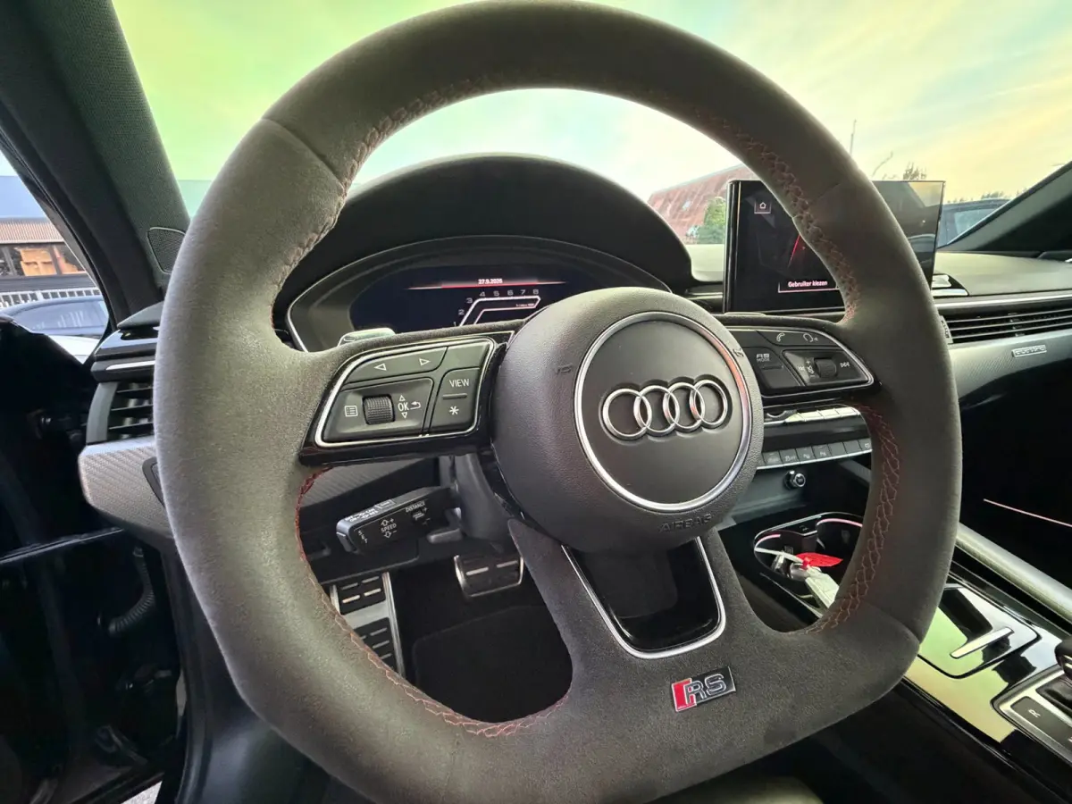 2.9 TFSI RS 4 quattro / Pano / Keramisch / ABT / Top View / Head-Up / Milltek