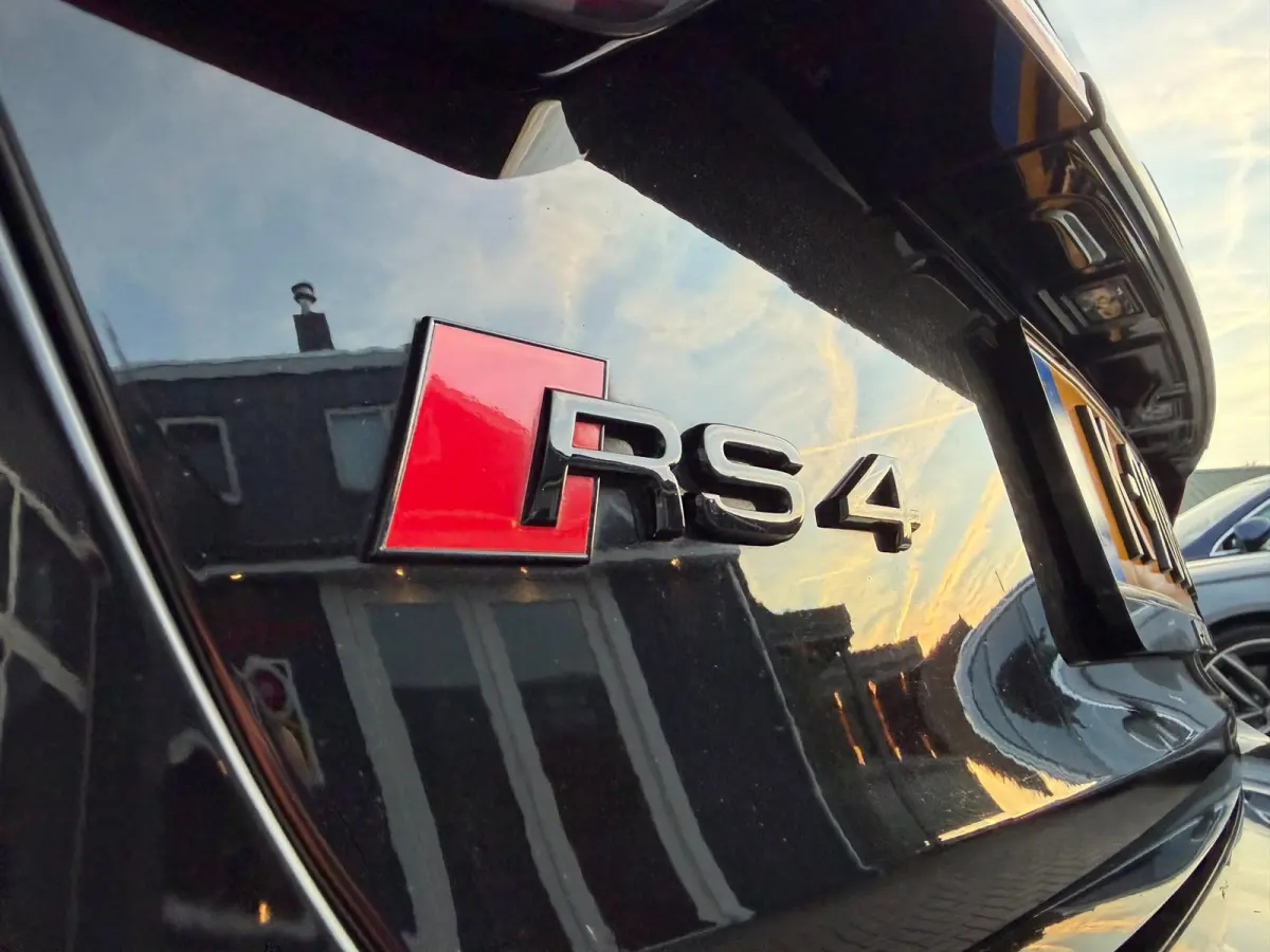 2.9 TFSI RS 4 quattro / Pano / Keramisch / ABT / Top View / Head-Up / Milltek