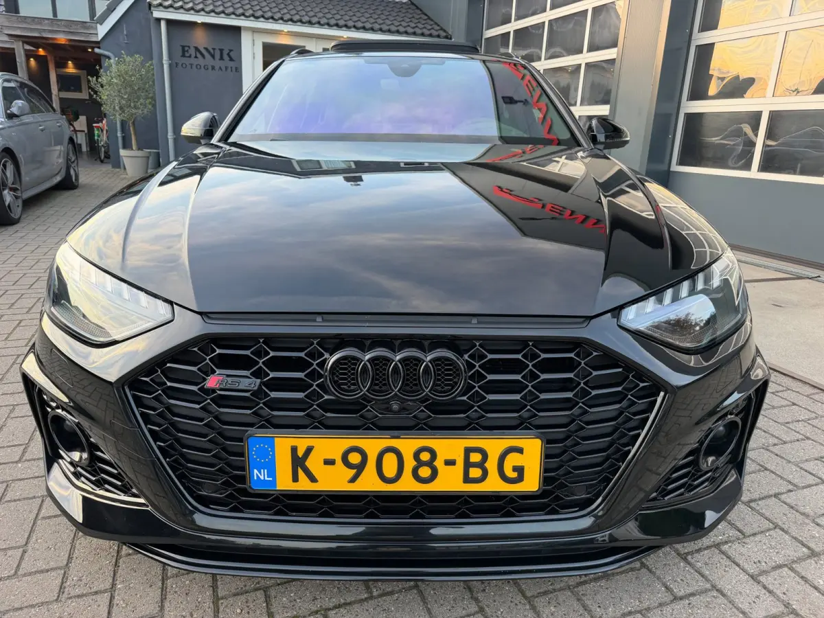 2.9 TFSI RS 4 quattro / Pano / Keramisch / ABT / Top View / Head-Up / Milltek