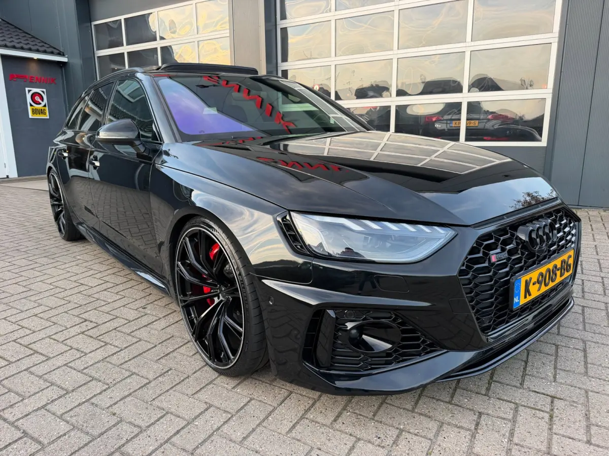 2.9 TFSI RS 4 quattro / Pano / Keramisch / ABT / Top View / Head-Up / Milltek
