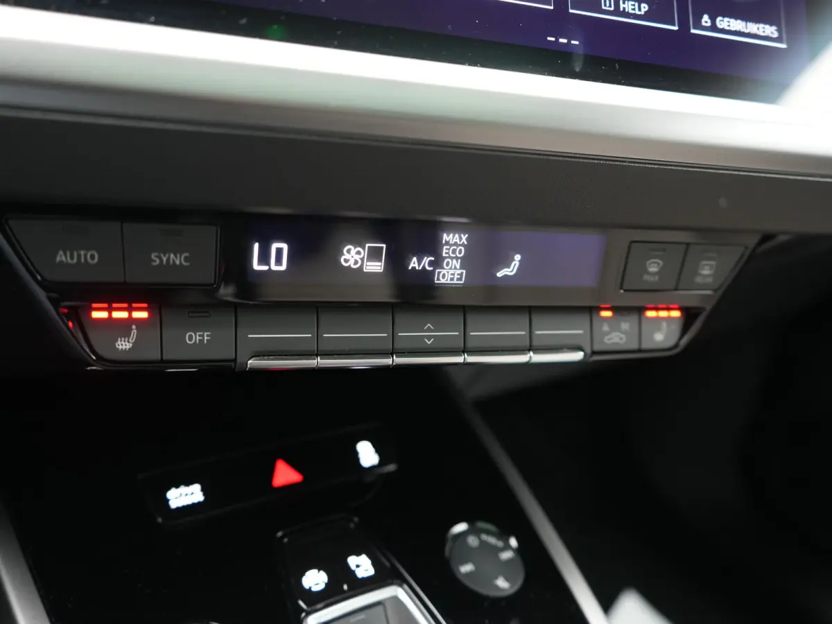 35 S Line 55 kWh 170pk Dealer O.H. | Panodak | Adaptive Cruise | Camera | Matrix LED | Lederen Comfortstoelen Verwarmd | Virtual Cockpit | Lane Assist | DAB | 21"L.M |