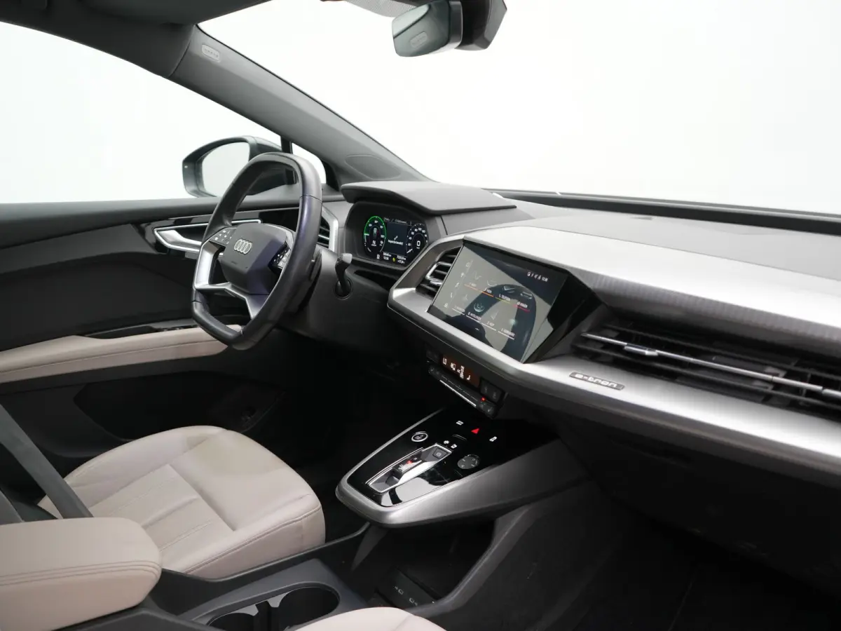 35 S Line 55 kWh 170pk Dealer O.H. | Panodak | Adaptive Cruise | Camera | Matrix LED | Lederen Comfortstoelen Verwarmd | Virtual Cockpit | Lane Assist | DAB | 21"L.M |