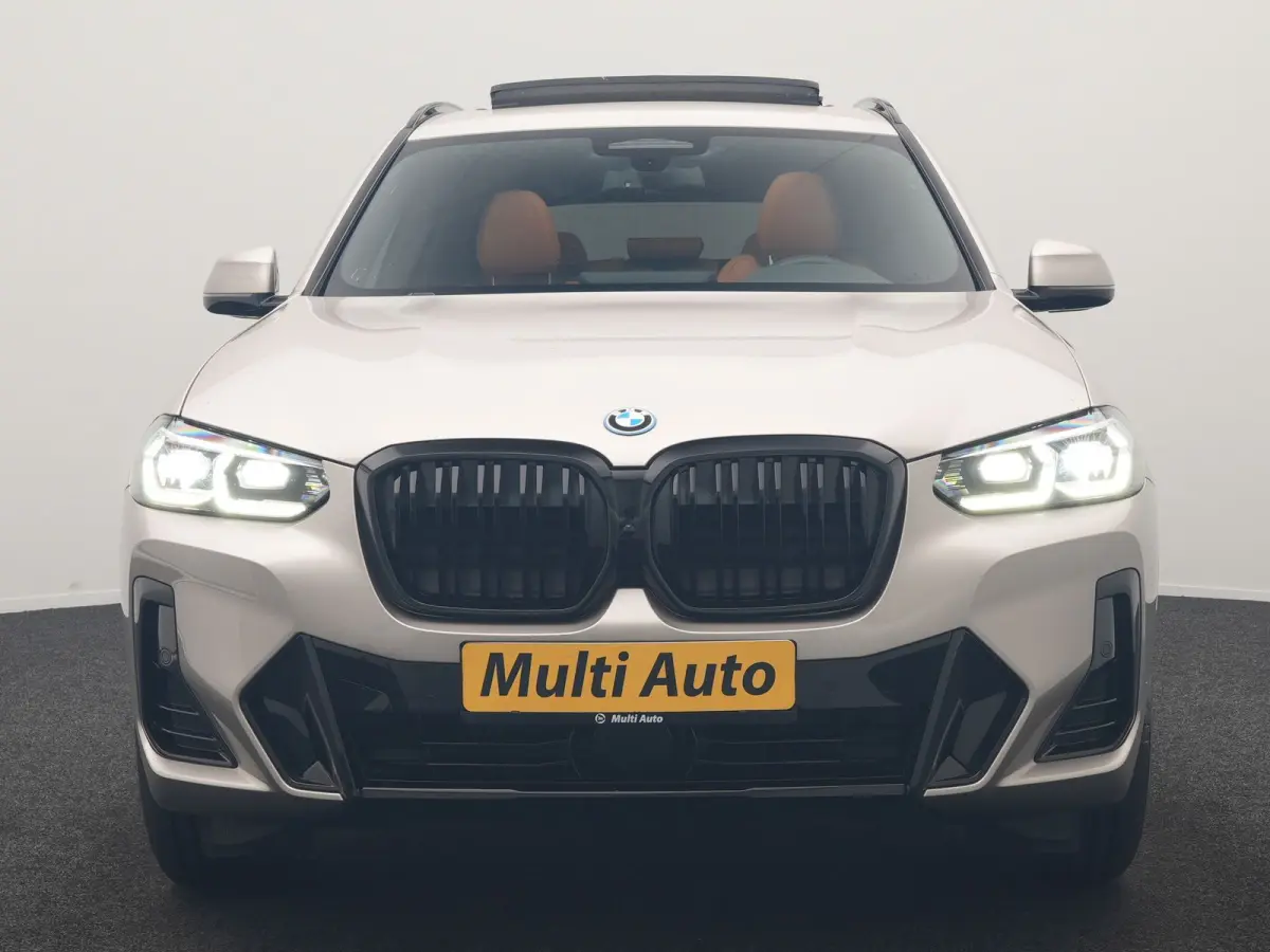 M Sport 80 kWh 286pk Dealer O.H | Panodak | Adaptive Cruise | Camera | Lederen Sportstoelen Memory & Verwarmd | Sfeerverlichting | Blis | Apple Carplay | Navigatie | DAB | 19"L.M
