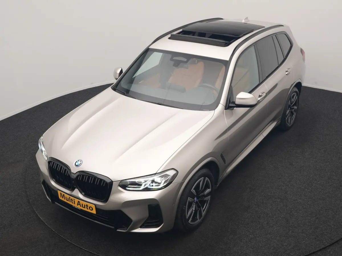 M Sport 80 kWh 286pk Dealer O.H | Panodak | Adaptive Cruise | Camera | Lederen Sportstoelen Memory & Verwarmd | Sfeerverlichting | Blis | Apple Carplay | Navigatie | DAB | 19"L.M