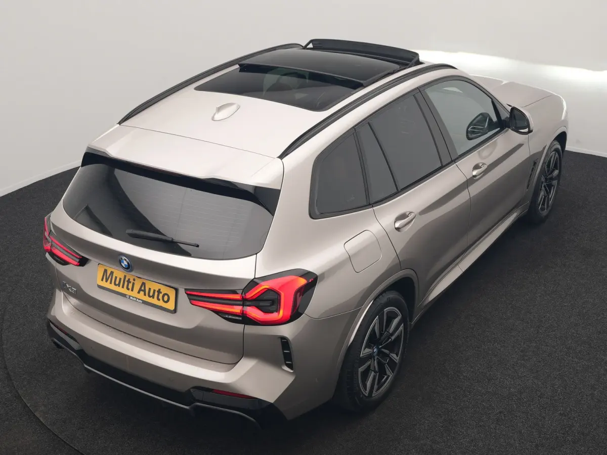 M Sport 80 kWh 286pk Dealer O.H | Panodak | Adaptive Cruise | Camera | Lederen Sportstoelen Memory & Verwarmd | Sfeerverlichting | Blis | Apple Carplay | Navigatie | DAB | 19"L.M