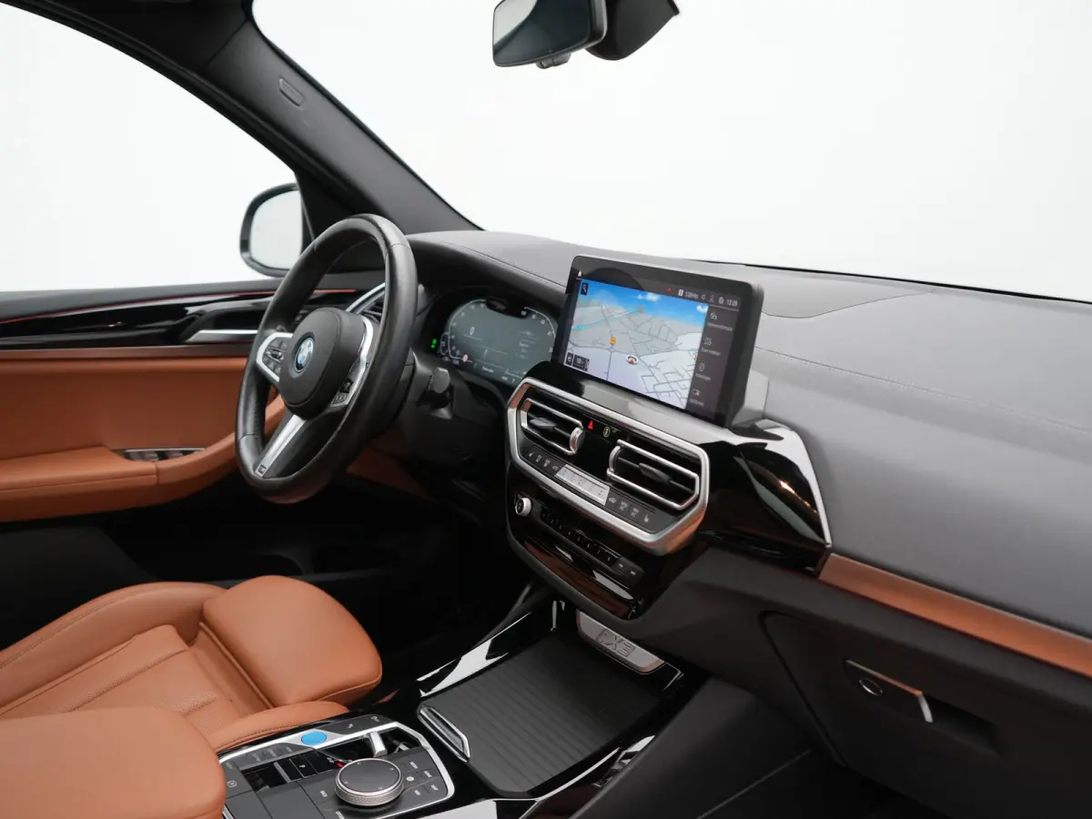 M Sport 80 kWh 286pk Dealer O.H | Panodak | Adaptive Cruise | Camera | Lederen Sportstoelen Memory & Verwarmd | Sfeerverlichting | Blis | Apple Carplay | Navigatie | DAB | 19"L.M