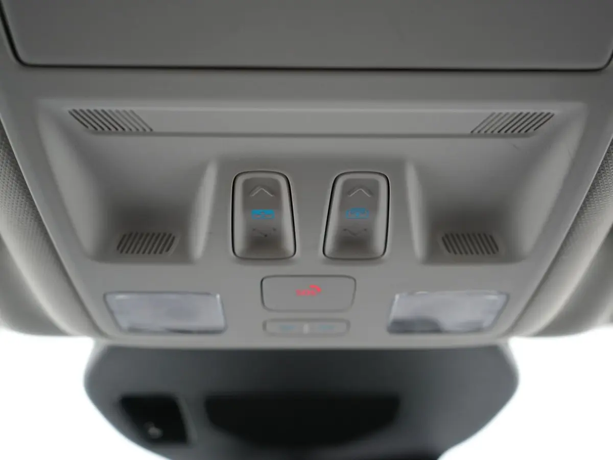2.5 PHEV Titanium 225pk Dealer O.H. | Trekhaak Afn. | Panodak | Camera | Stoelen & Stuur Verwarmd | Apple Carplay | Keyless | Virtual | Cruise Control | Navigatie | DAB | Plug In Hybrid |