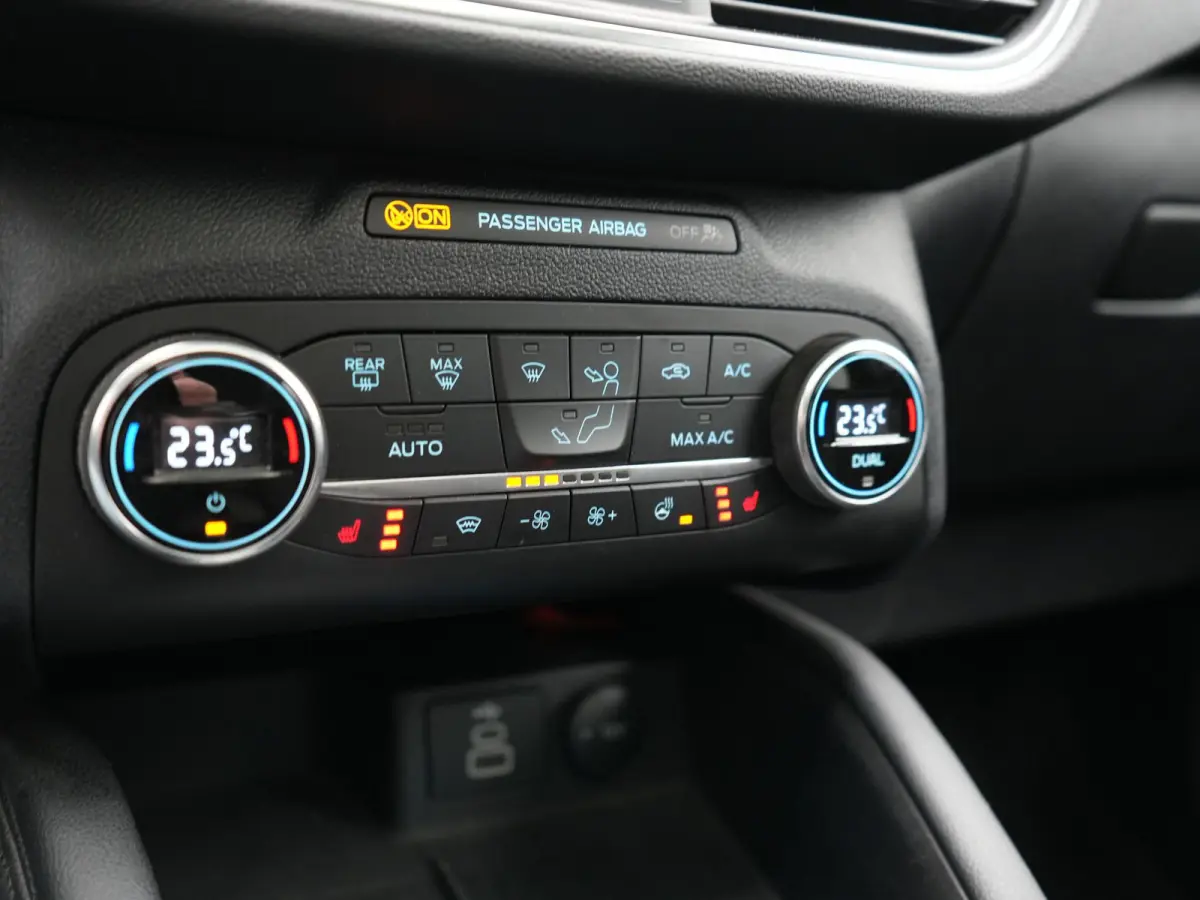 2.5 PHEV Titanium 225pk Dealer O.H. | Trekhaak Afn. | Panodak | Camera | Stoelen & Stuur Verwarmd | Apple Carplay | Keyless | Virtual | Cruise Control | Navigatie | DAB | Plug In Hybrid |