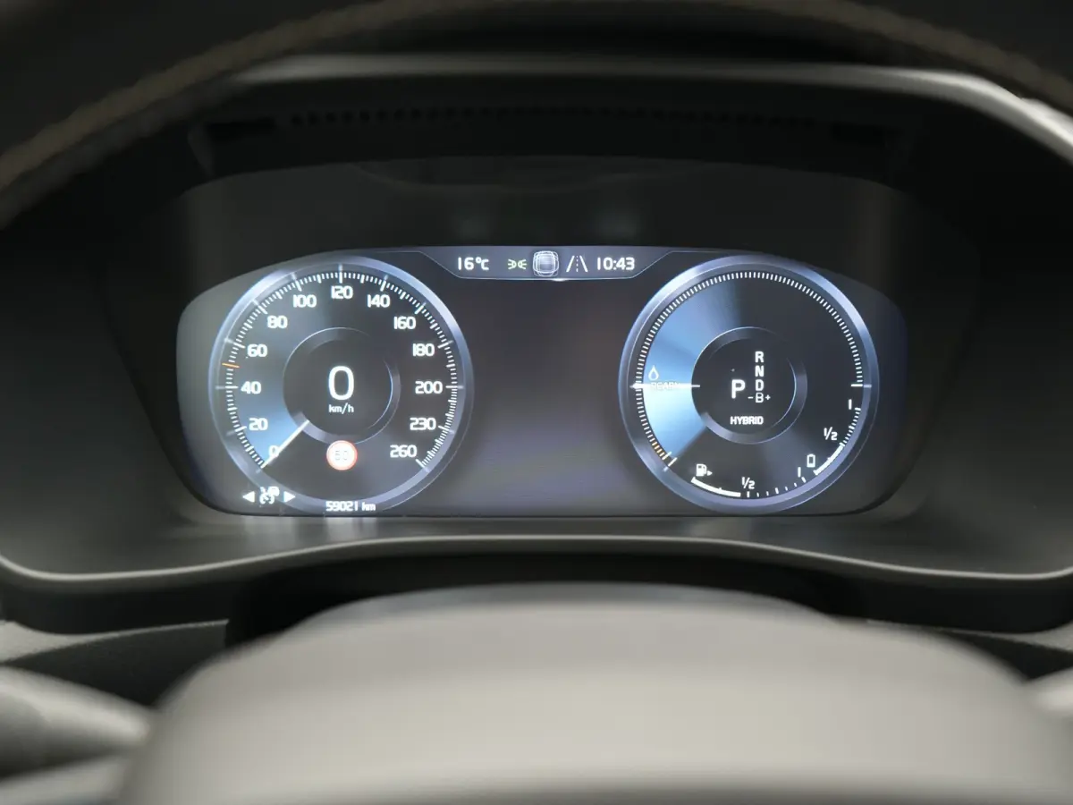 T5 R-Design PHEV 262pk | Panodak | Adaptive Cruise | Camera | Alcantara Sportstoelen Memory & Verwarmd | Stuur Verwarmd | Keyless | BLIS | Apple Carplay | Navigatie | DAB | 20"L.M | Plug in 
