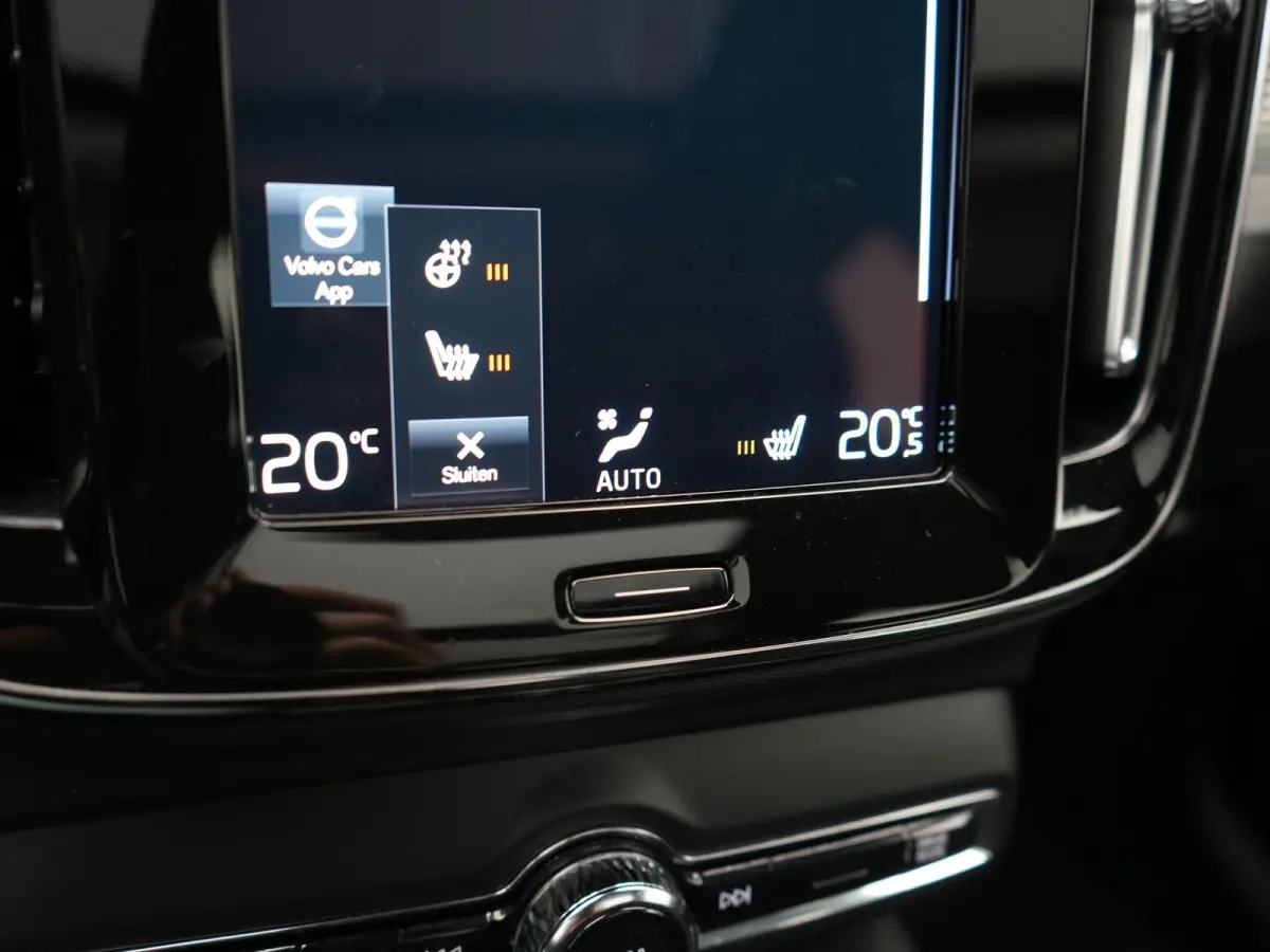 T5 R-Design PHEV 262pk | Panodak | Adaptive Cruise | Camera | Alcantara Sportstoelen Memory & Verwarmd | Stuur Verwarmd | Keyless | BLIS | Apple Carplay | Navigatie | DAB | 20"L.M | Plug in 