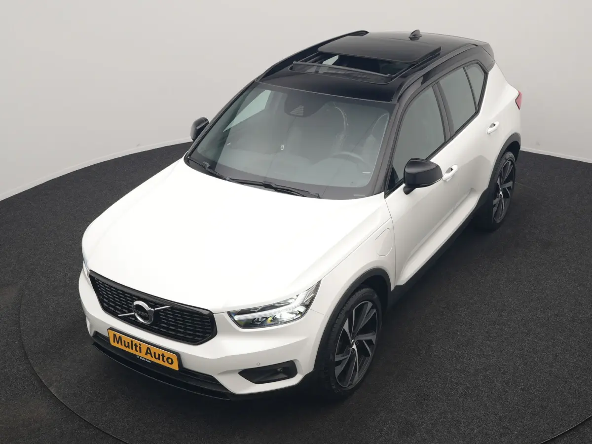 T5 R-Design PHEV 262pk | Panodak | Adaptive Cruise | Camera | Alcantara Sportstoelen Memory & Verwarmd | Stuur Verwarmd | Keyless | BLIS | Apple Carplay | Navigatie | DAB | 20"L.M | Plug in 