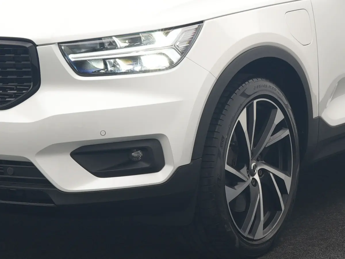 T5 R-Design PHEV 262pk | Panodak | Adaptive Cruise | Camera | Alcantara Sportstoelen Memory & Verwarmd | Stuur Verwarmd | Keyless | BLIS | Apple Carplay | Navigatie | DAB | 20"L.M | Plug in 