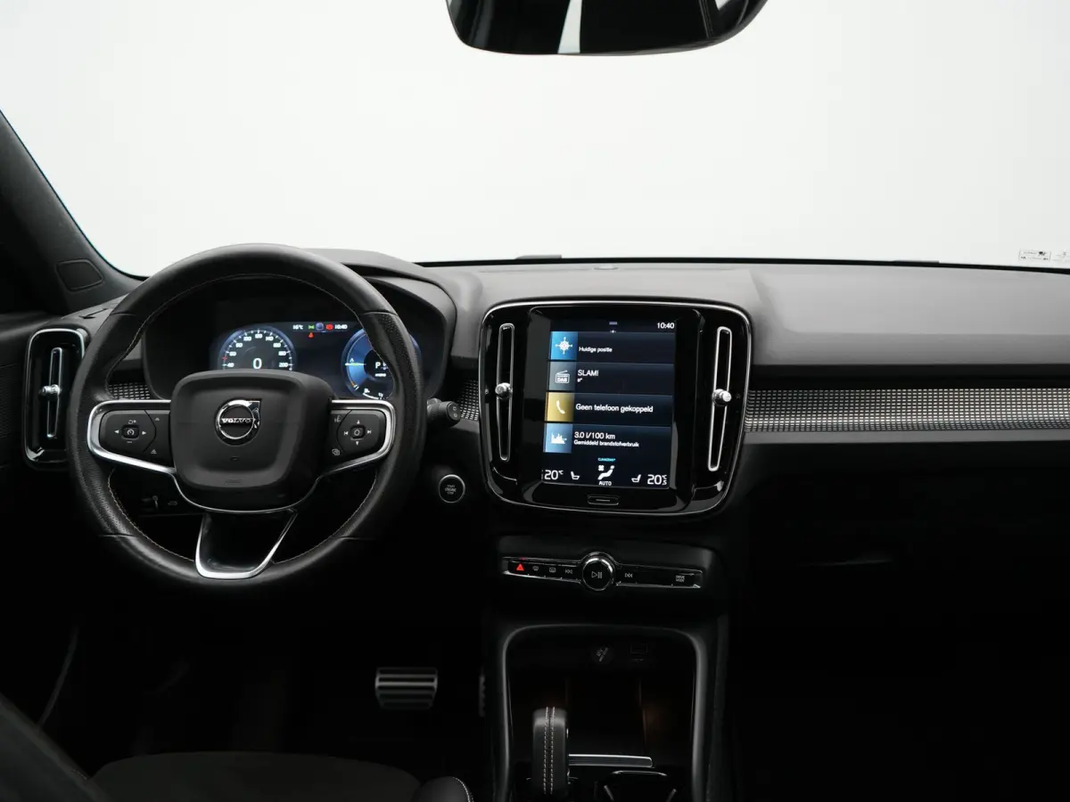 T5 R-Design PHEV 262pk | Panodak | Adaptive Cruise | Camera | Alcantara Sportstoelen Memory & Verwarmd | Stuur Verwarmd | Keyless | BLIS | Apple Carplay | Navigatie | DAB | 20"L.M | Plug in 