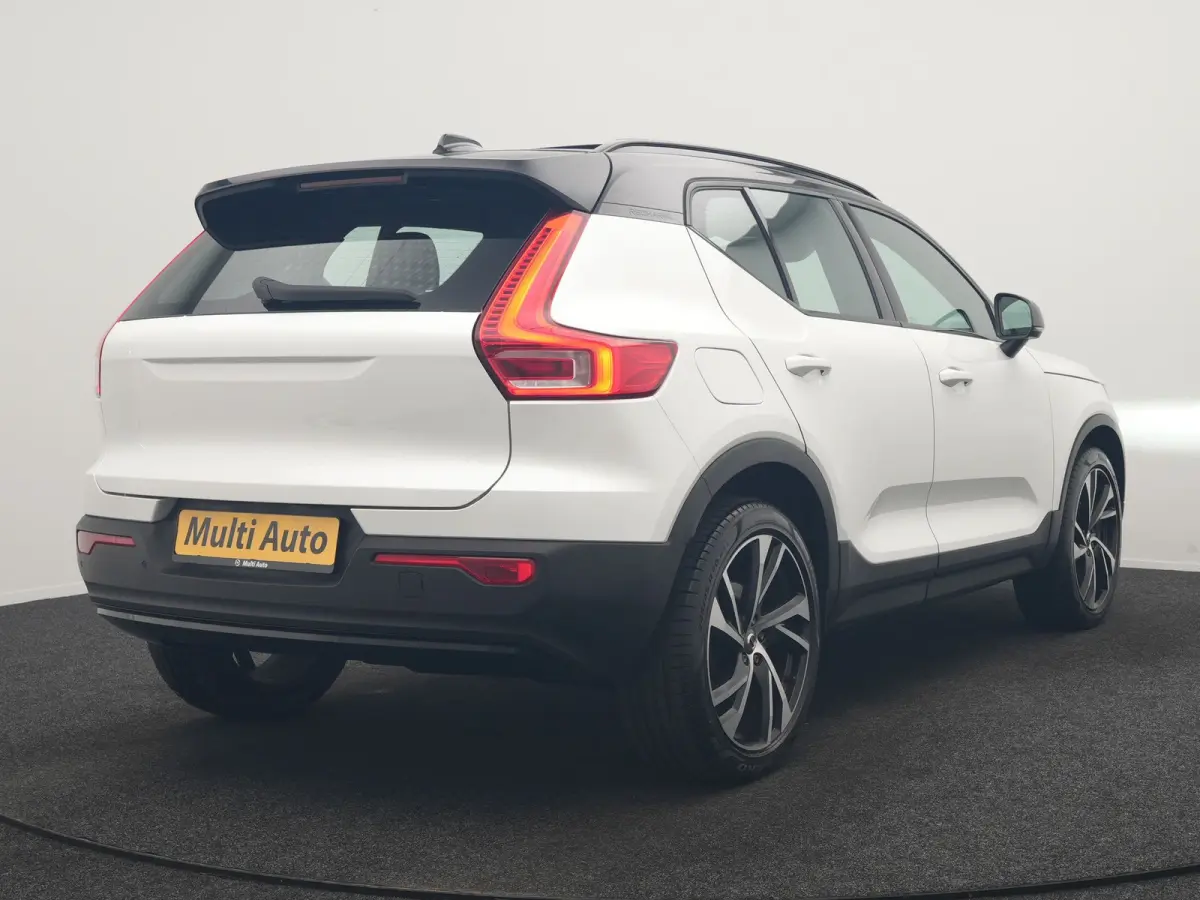 T5 R-Design PHEV 262pk | Panodak | Adaptive Cruise | Camera | Alcantara Sportstoelen Memory & Verwarmd | Stuur Verwarmd | Keyless | BLIS | Apple Carplay | Navigatie | DAB | 20"L.M | Plug in 