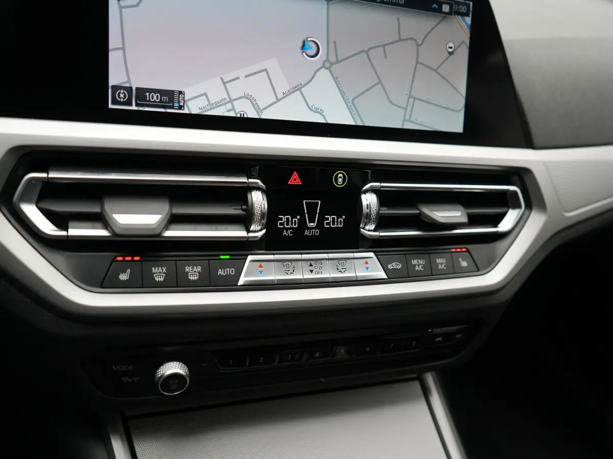 330e Sportline PHEV 293pk | Trekhaak Af Fabriek | Adaptive Cruise | Head Up | 360 Camera | Lederen Sportstoelen Verwarmd | BLIS | Apple Carplay | Navigatie | DAB | Plug In Hybrid |