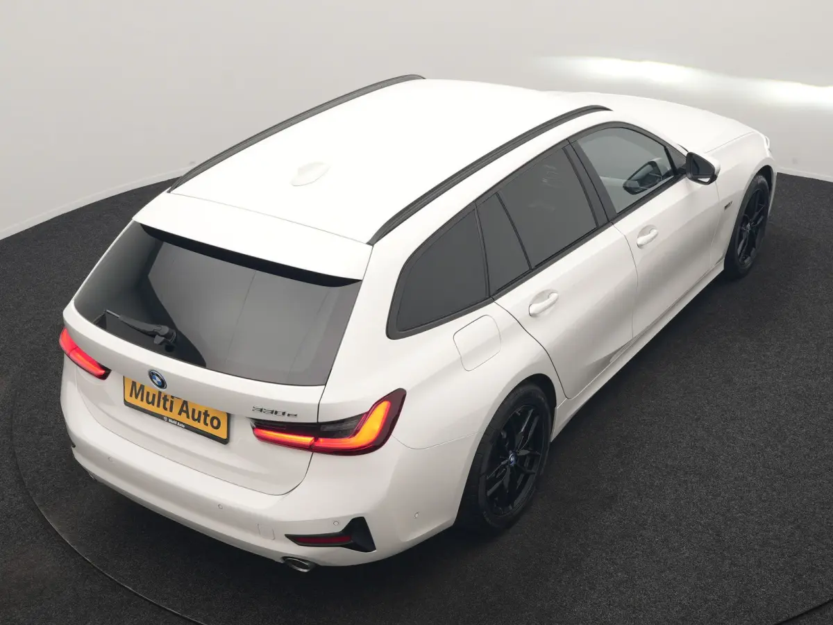 330e Sportline PHEV 293pk | Trekhaak Af Fabriek | Adaptive Cruise | Head Up | 360 Camera | Lederen Sportstoelen Verwarmd | BLIS | Apple Carplay | Navigatie | DAB | Plug In Hybrid |