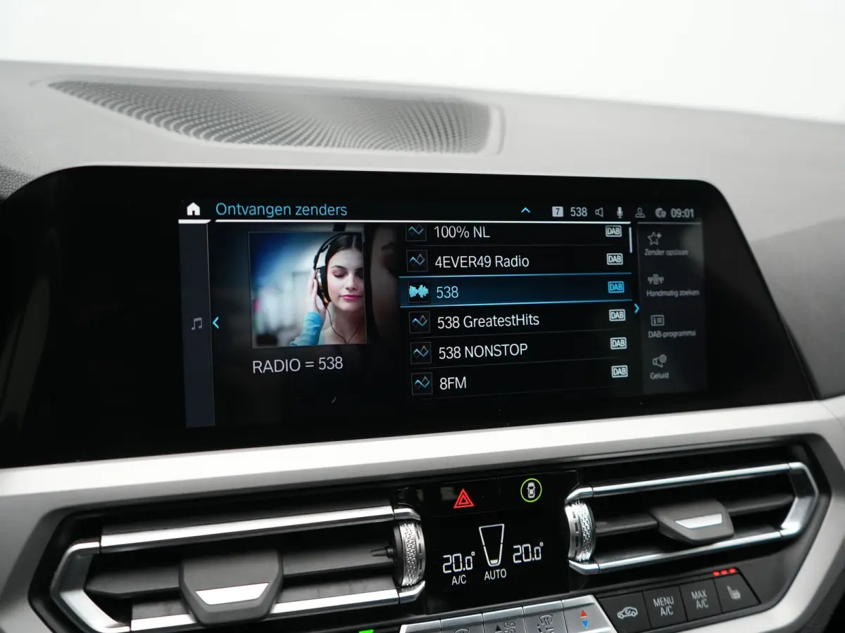 330e Sportline PHEV 293pk | Trekhaak Af Fabriek | Adaptive Cruise | Head Up | 360 Camera | Lederen Sportstoelen Verwarmd | BLIS | Apple Carplay | Navigatie | DAB | Plug In Hybrid |