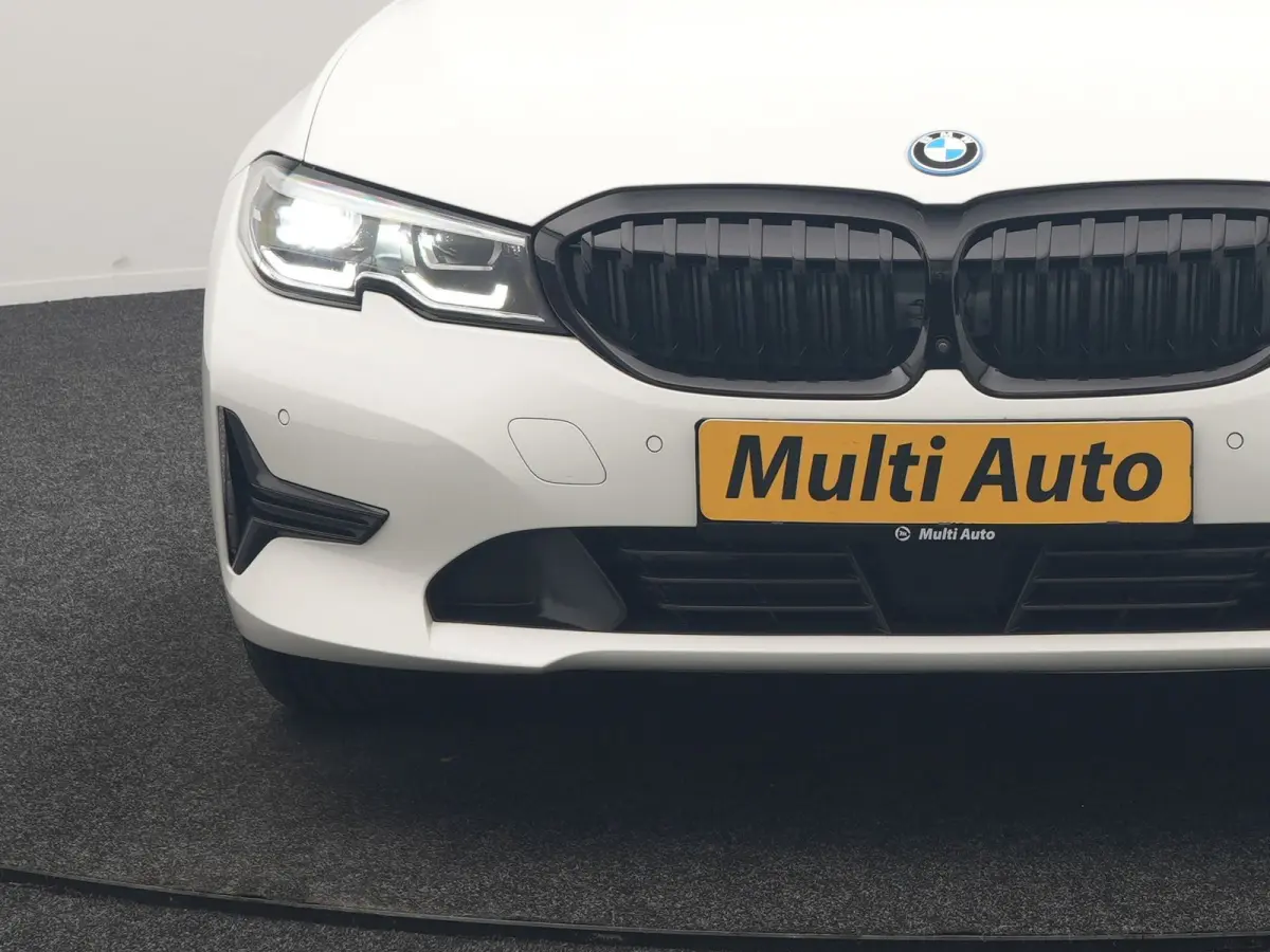 330e Sportline PHEV 293pk | Trekhaak Af Fabriek | Adaptive Cruise | Head Up | 360 Camera | Lederen Sportstoelen Verwarmd | BLIS | Apple Carplay | Navigatie | DAB | Plug In Hybrid |