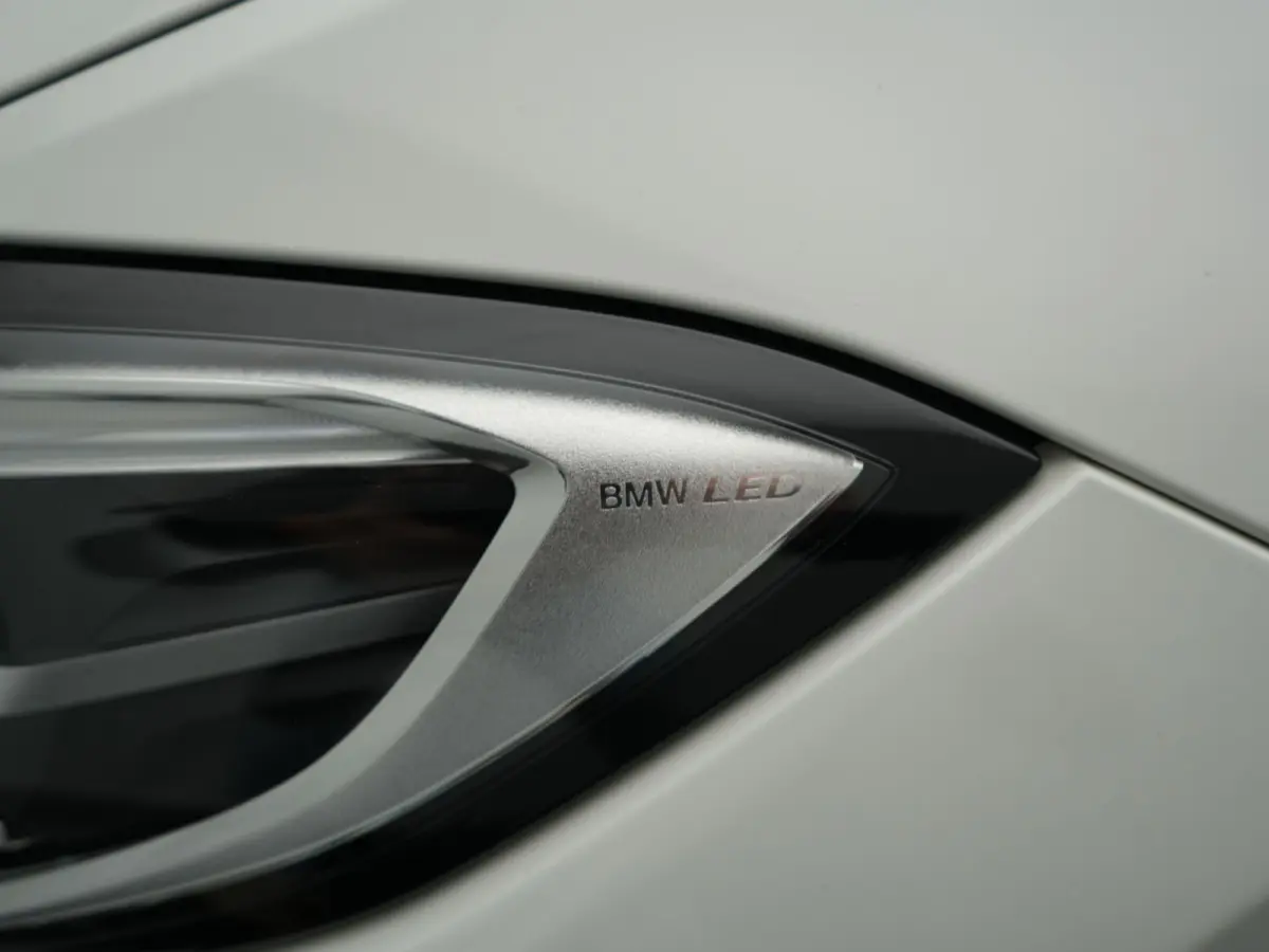 330e Sportline PHEV 293pk | Trekhaak Af Fabriek | Adaptive Cruise | Head Up | 360 Camera | Lederen Sportstoelen Verwarmd | BLIS | Apple Carplay | Navigatie | DAB | Plug In Hybrid |