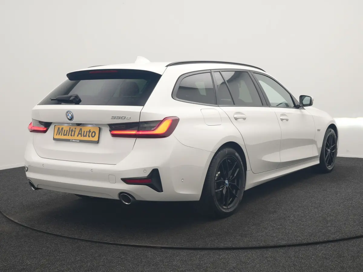 330e Sportline PHEV 293pk | Trekhaak Af Fabriek | Adaptive Cruise | Head Up | 360 Camera | Lederen Sportstoelen Verwarmd | BLIS | Apple Carplay | Navigatie | DAB | Plug In Hybrid |