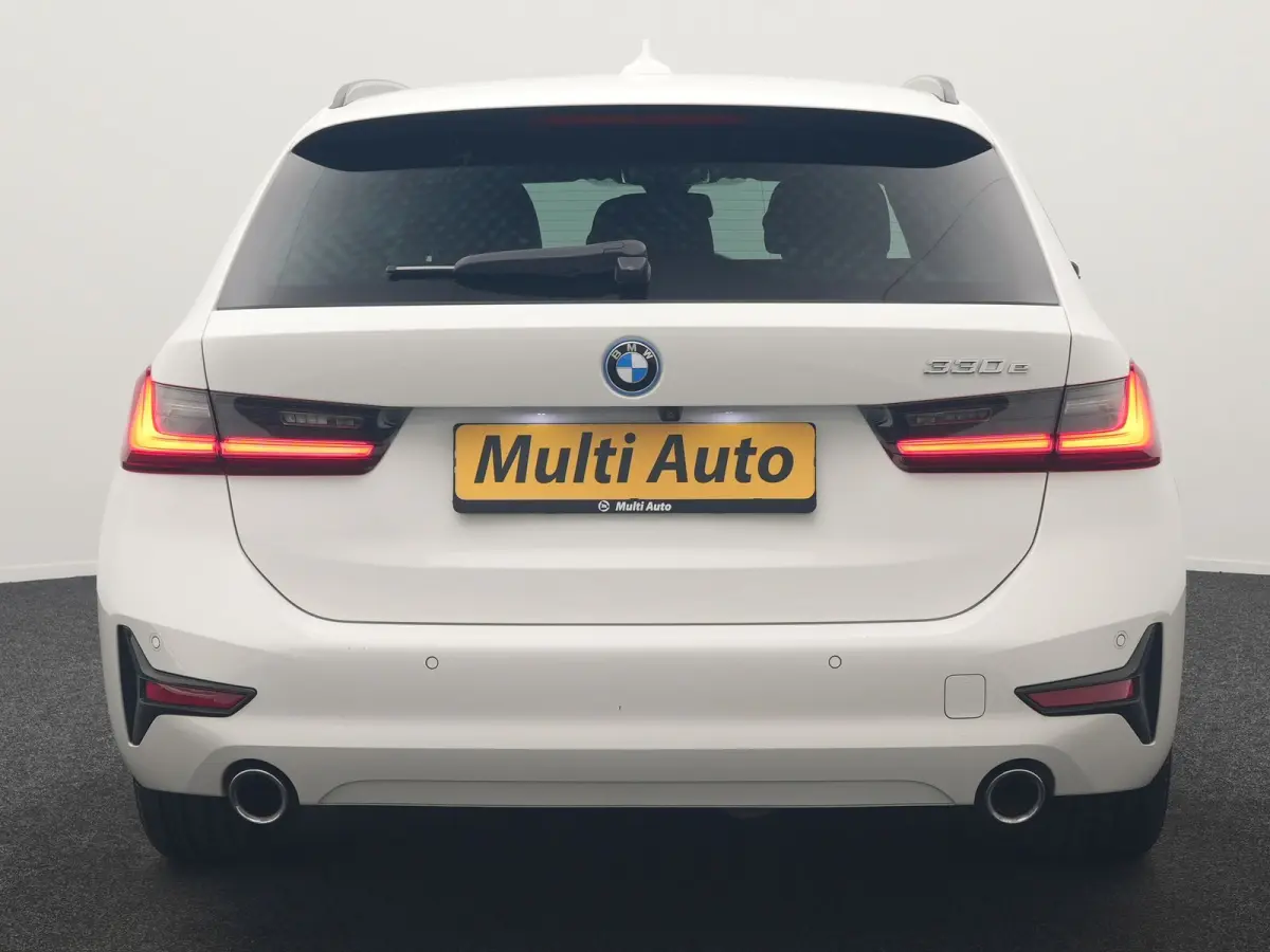 330e Sportline PHEV 293pk | Trekhaak Af Fabriek | Adaptive Cruise | Head Up | 360 Camera | Lederen Sportstoelen Verwarmd | BLIS | Apple Carplay | Navigatie | DAB | Plug In Hybrid |